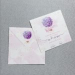 ΠΡΟΣΚΛΗΤΗΡΙΟ ΒΑΠΤΙΣΗΣ PURPLE FLOWERS AIR BALLOON